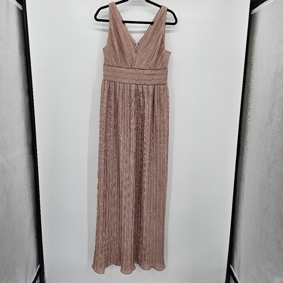 Adrianna Papell Pleated metallic vneck Gown Women size 8 Blush Pink maxi Formal - Picture 3 of 15